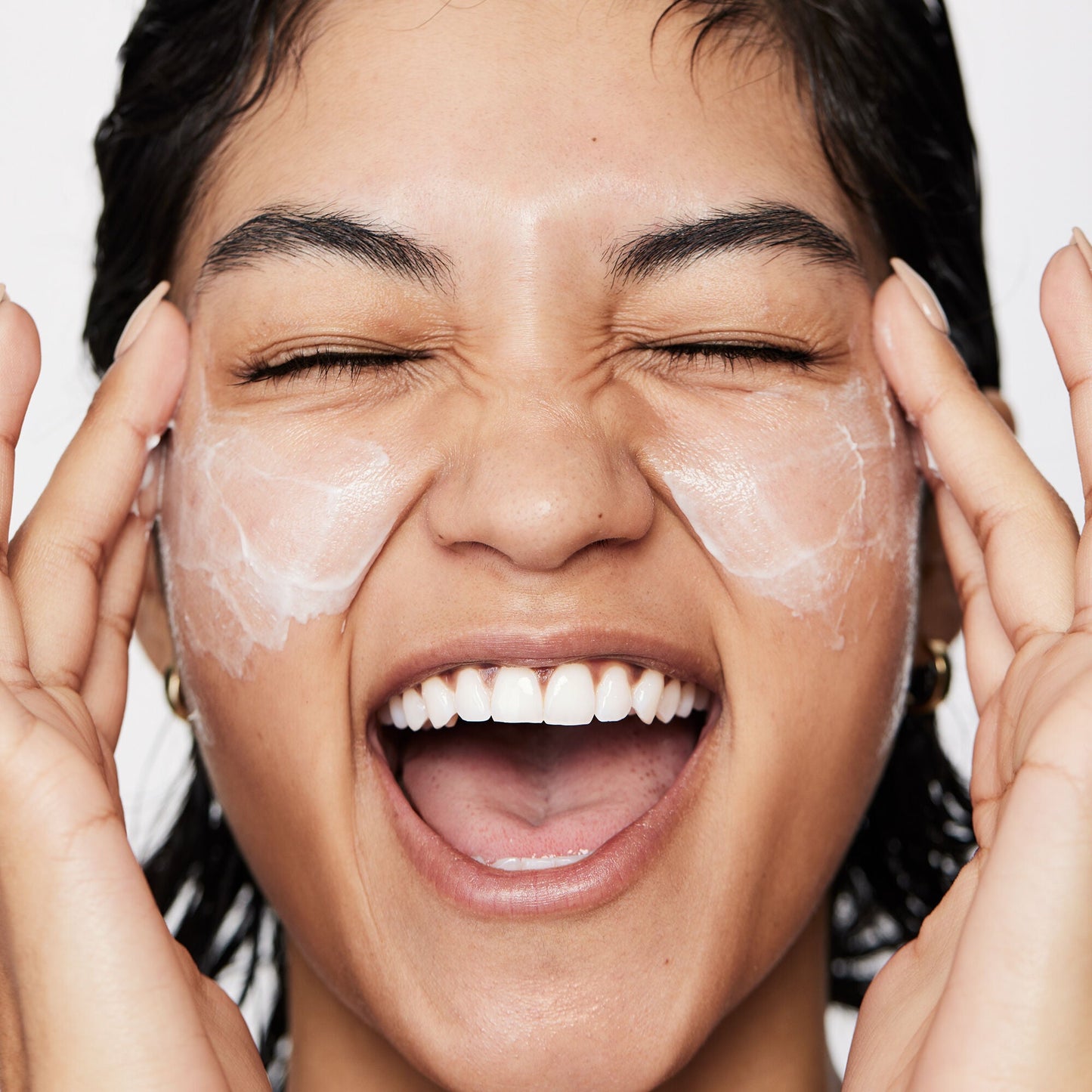 pure-skin-moisturizer-i7 040822_Model_Pure-Moisturizer_200_RT2-V1_RGB040822_Model_Pure-Moisturizer_200_RT2-V1_V1_IGF.jpg