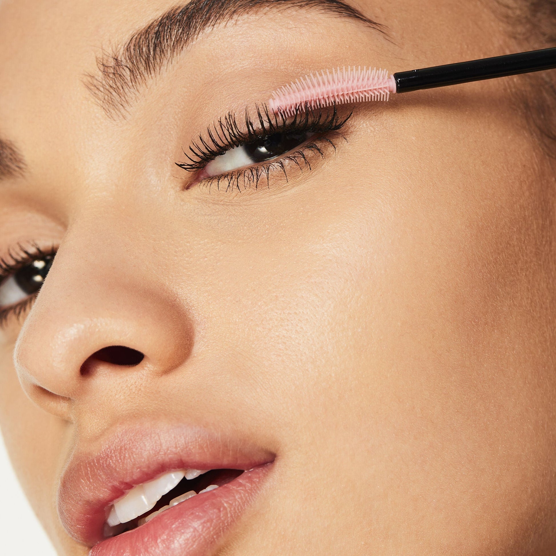 lash-n-roll-mascara-o1 052322_Adriana_LashRoll-After-Black_069_IGF_V2.jpg