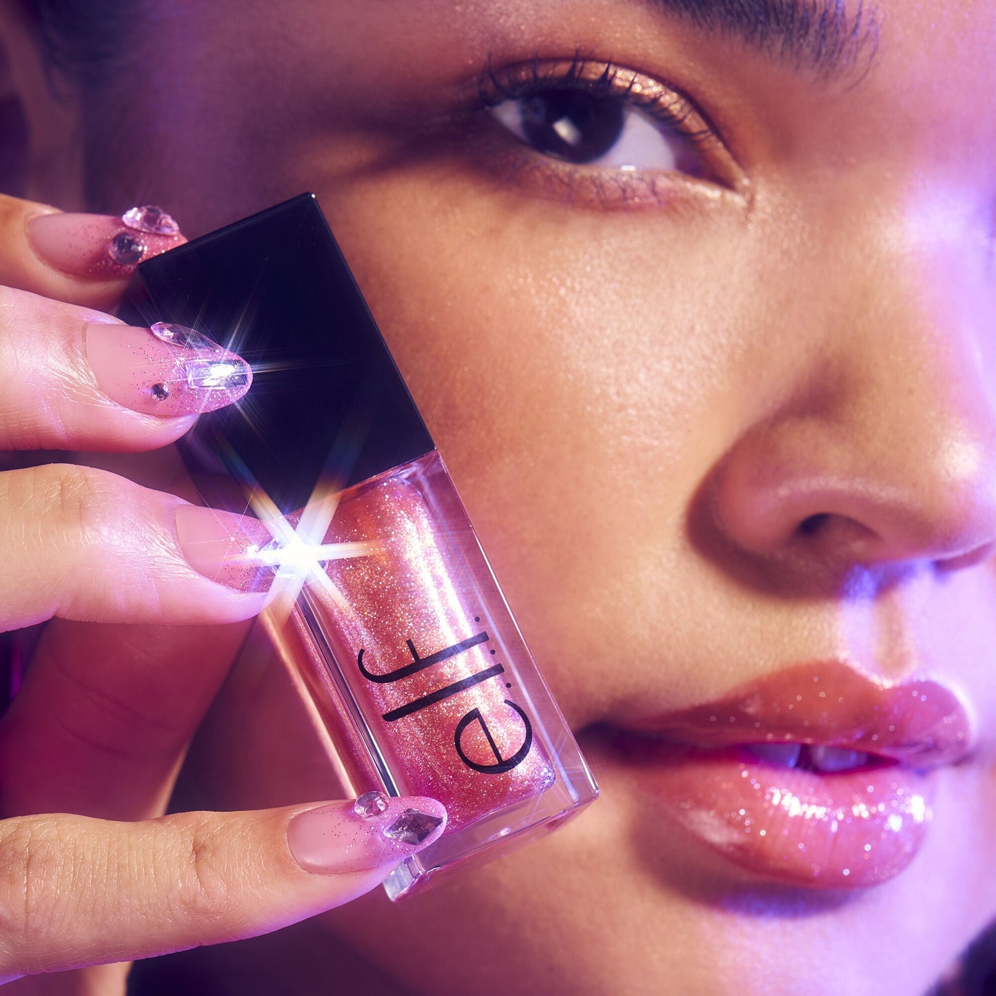 glow-reviver-plumping-lip-oil-y9 072225_Breanna_LipPlump_0391_2000x2000_0613e084-a418-44f9-b40d-c461b7a4b6db.jpg