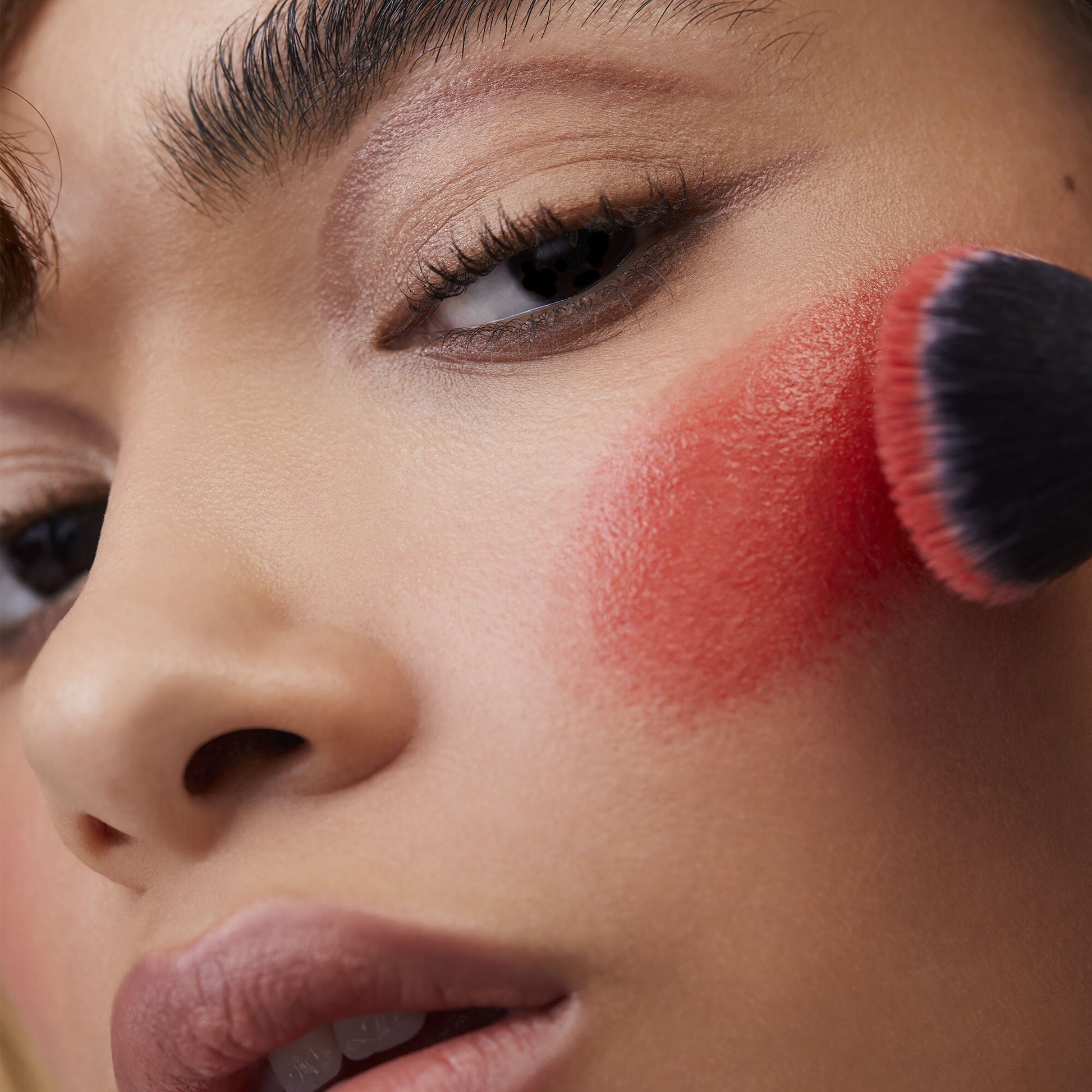 putty-blush-brush-c5 08112020_Alyssa_PuttyPrimerTrio-0241_IGF.jpg