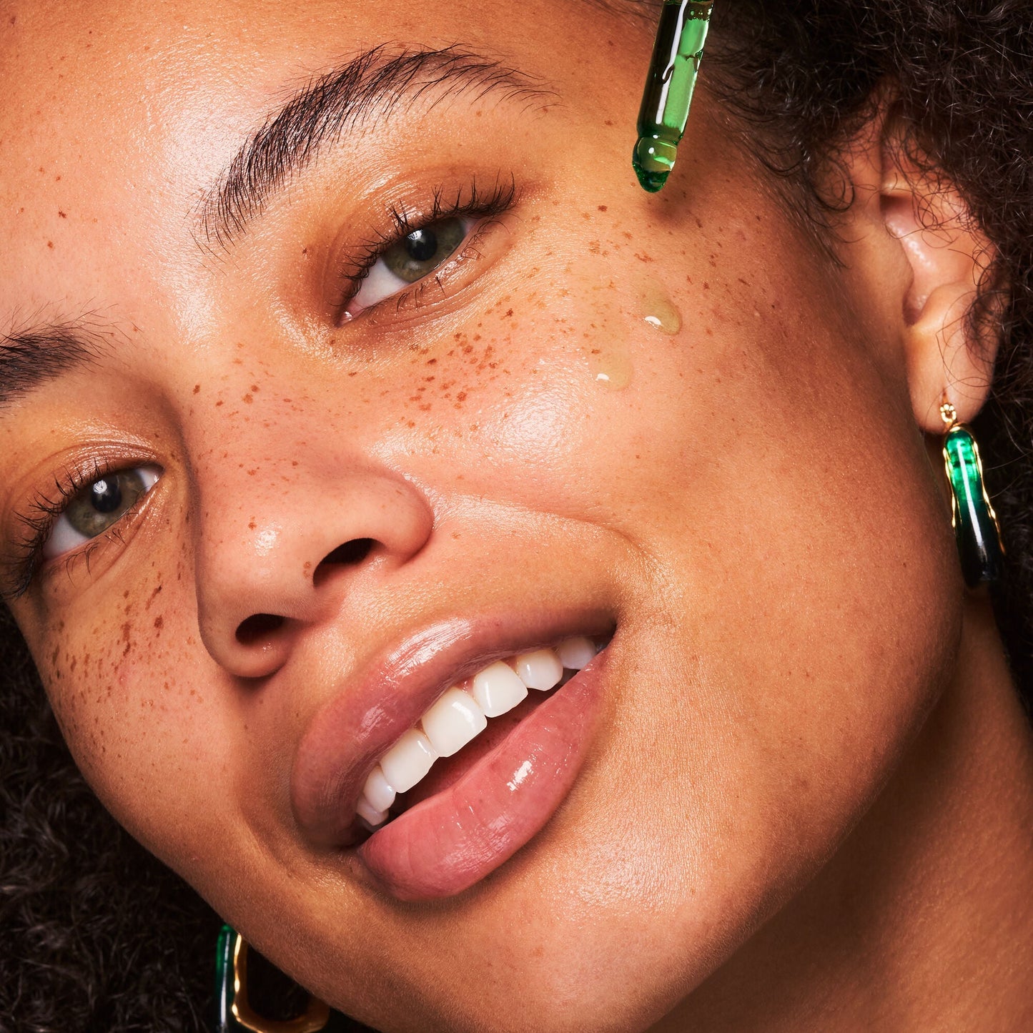plz-clarify-facial-oil-o7 100924_SKIN_Drew_PlzC_App_005_v1_RGB_IGF.jpg