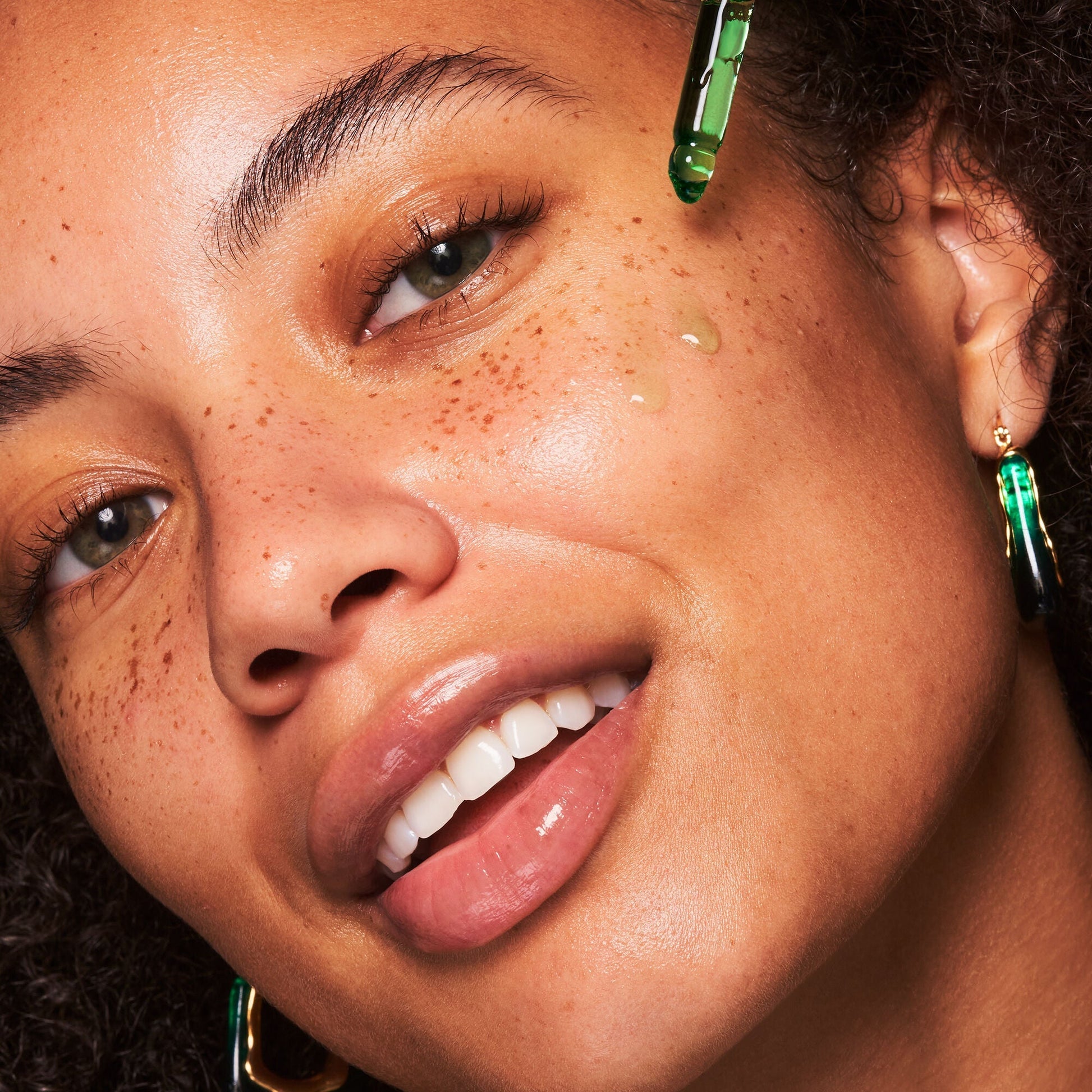 plz-clarify-facial-oil-o7 100924_SKIN_Drew_PlzC_App_005_v1_RGB_IGF.jpg
