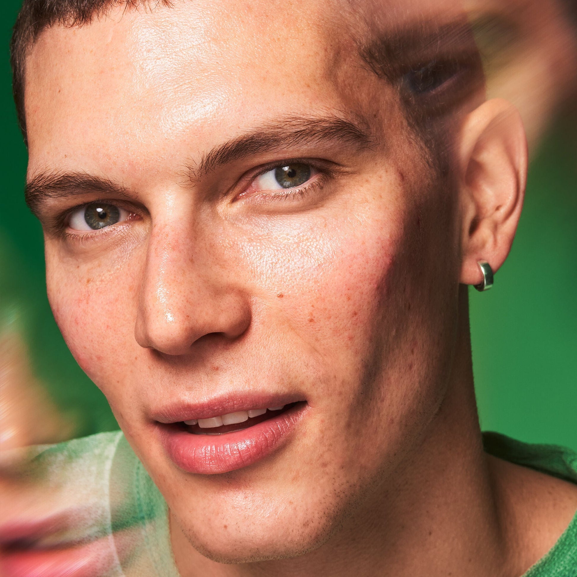 plz-clarify-facial-oil-o7 100924_SKIN_Jean_PlzC_EndLook_0036_v1_RGB_IGF.jpg