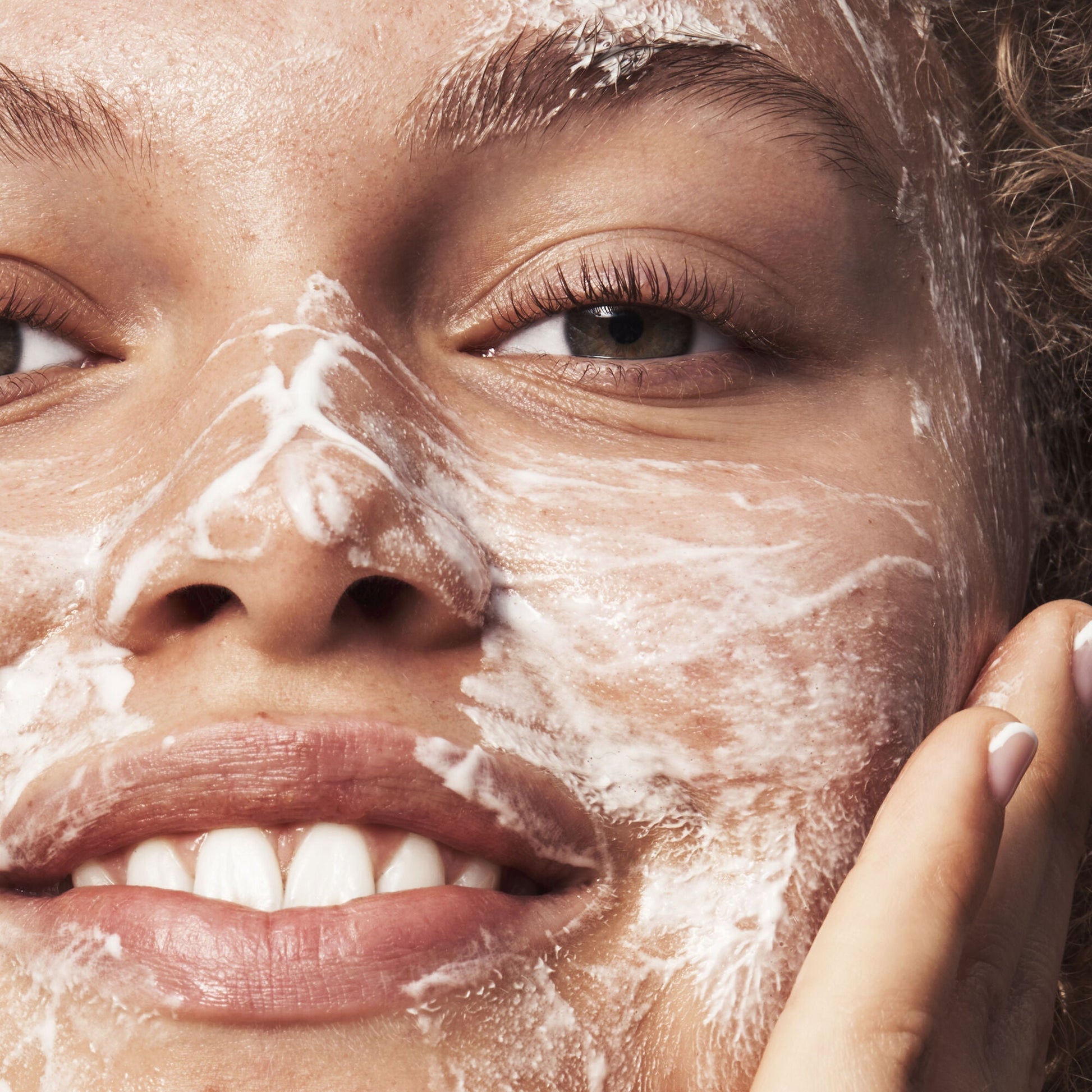 blemish-breakthrough-acne-calming-water-cream-mini-i6 121321_Marley-Acne-Regimen_0117_FINAL_IGF_7be73b38-8681-4e47-be60-37d940df0d6e.jpg