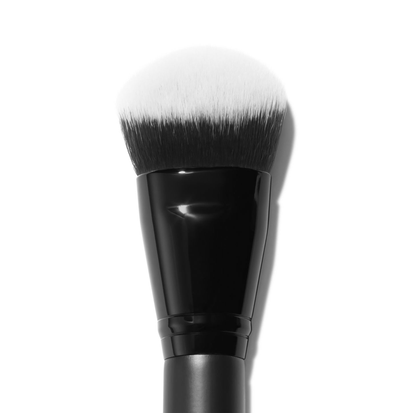 smooth-swipe-foundation-brush-h2 81456_Detail_R.png
