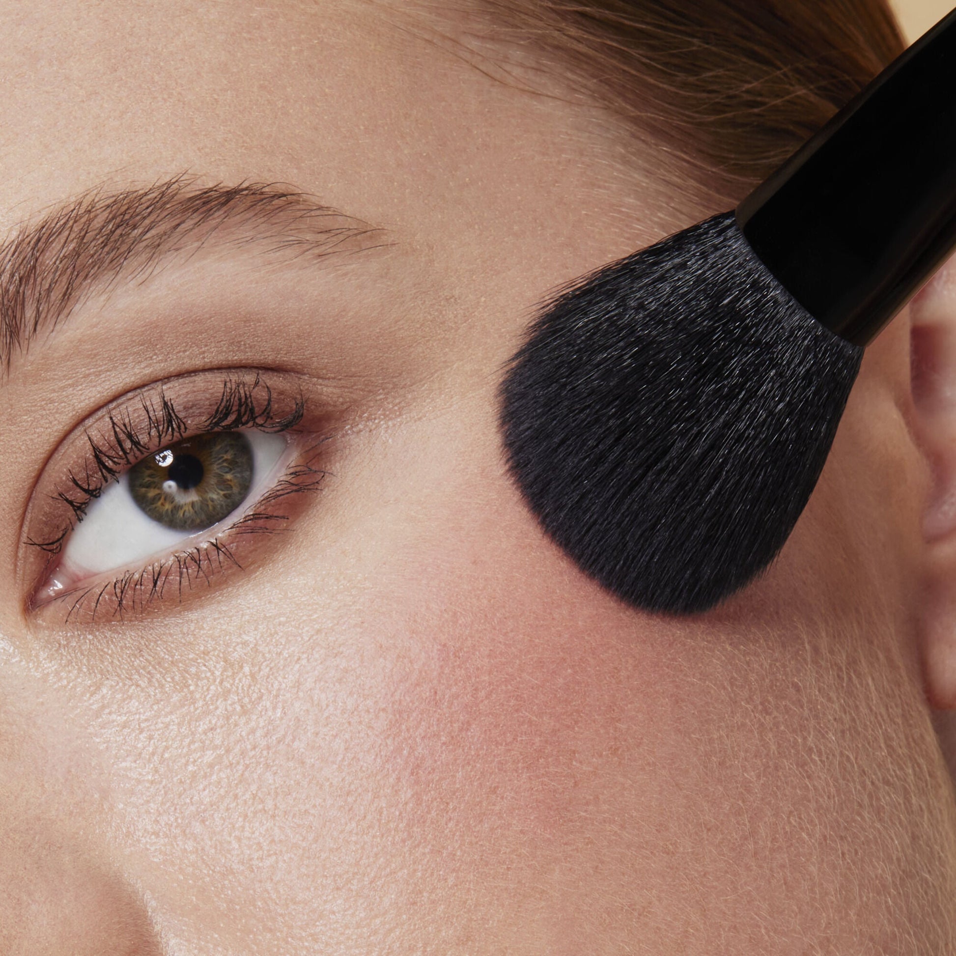 full-face-and-eye-makeup-brush-set-with-travel-case-b0 84674_FULL_FACE_EYE_BRUSH_SET_BLUSH_BRUSH_CARI_0086.jpg