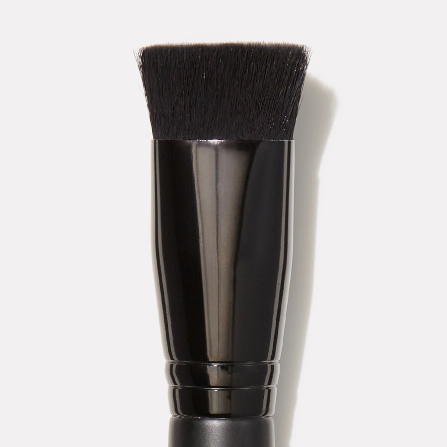 triangular-buffing-foundation-brush-c5 85106_b_TriangularBuffingFoundationBrushwebA.jpg
